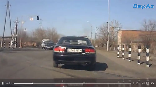 Шикарный трюк на автомобиле закончился аварией - ВИДЕО