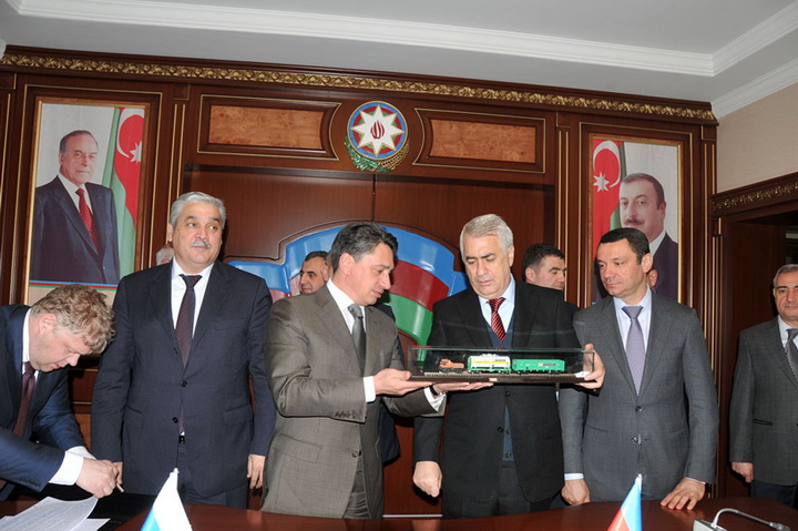 Азербайджан получит грузовые вагоны от "Уралвагонзавода" - ФОТО