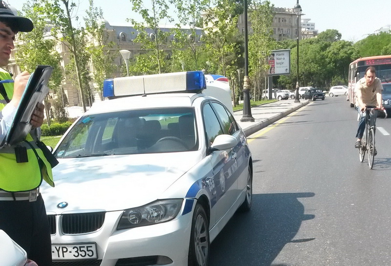 Bakıda sürücülərə “tələ” qururlar - FOTO