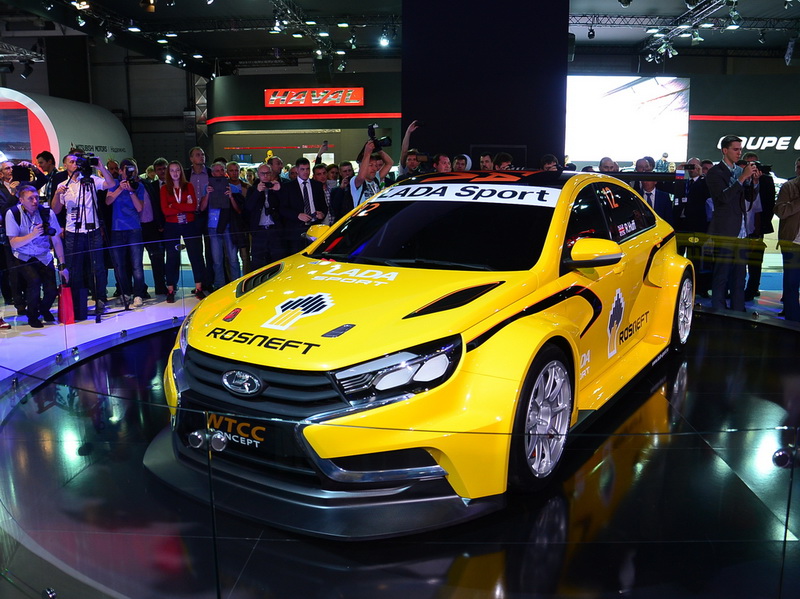 Гоночная Lada Vesta WTCC выйдет на трек в 2015 году - ФОТО