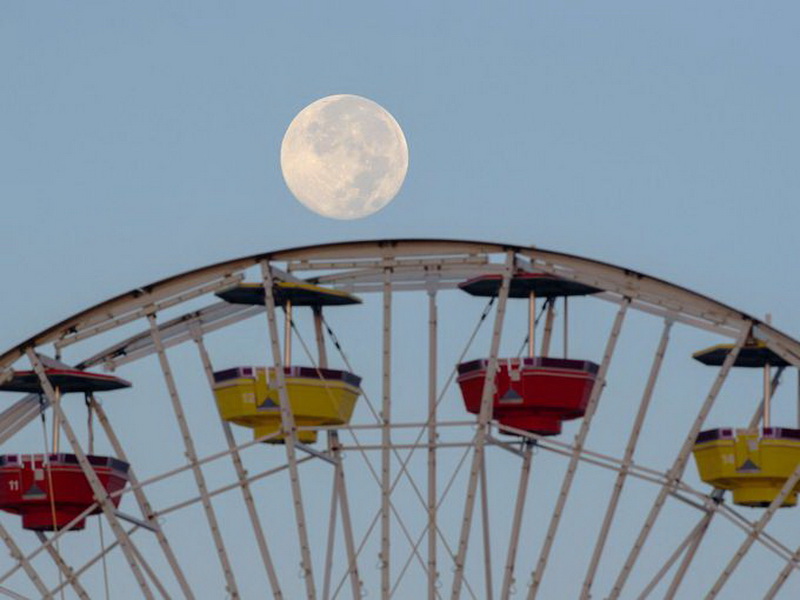 Земляне увидели самое яркое и красивое суперлуние 2014 года - ОБНОВЛЕНО - ФОТО