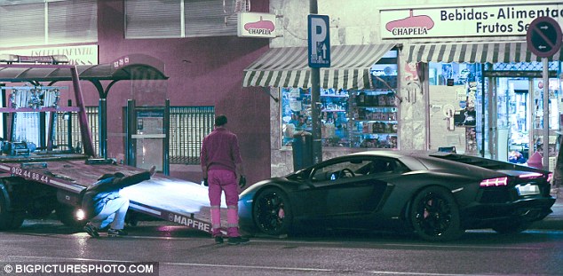 Криштиану Роналду сломал свой новый Lamborghini - ФОТО
