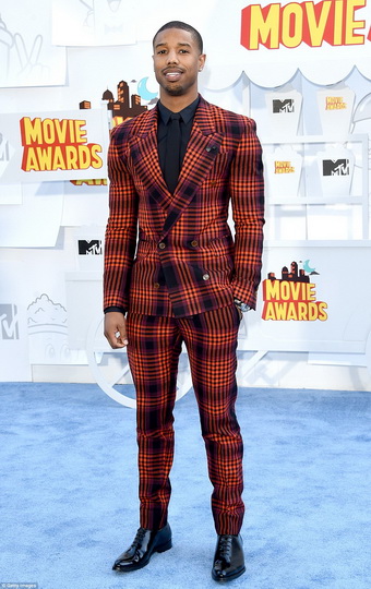 Вот на кого смотрели все на MTV Awards: откровенное мини ДжейЛо и потрясающая Скарлетт - ФОТО