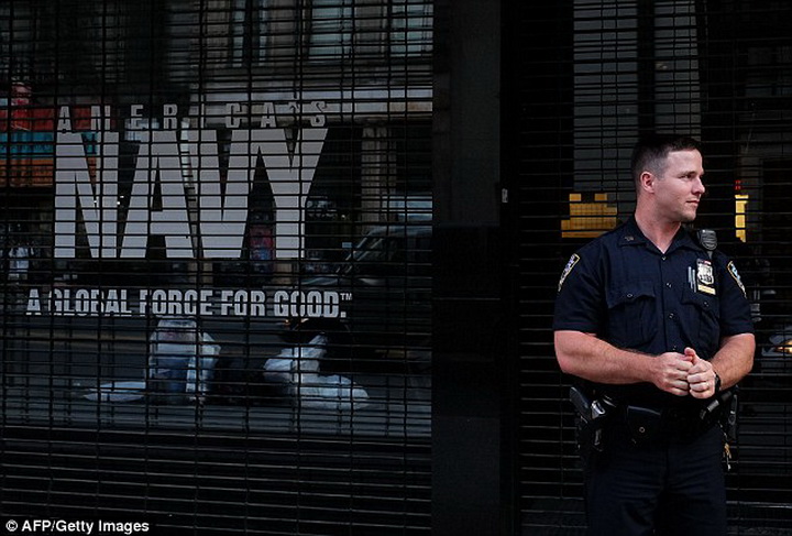 Теракт в США: расстреляли морских пехотинцев - ОБНОВЛЕНО - ФОТО