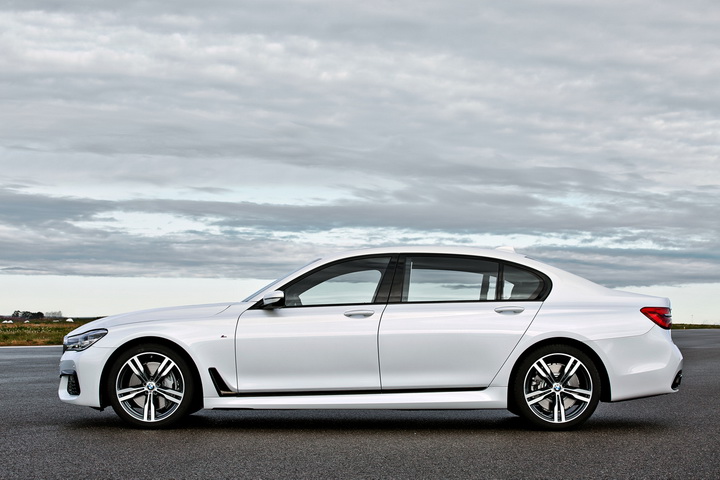 Новый BMW 7-Series представлен официально: все подробности о новинке - ФОТО