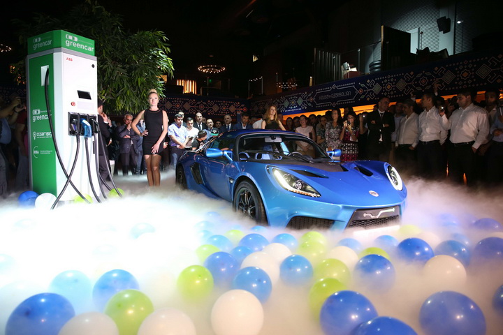 В Баку впервые в Европе презентован спортивный автомобиль Detroit Electric SP:01 - ФОТО - ВИДЕО
