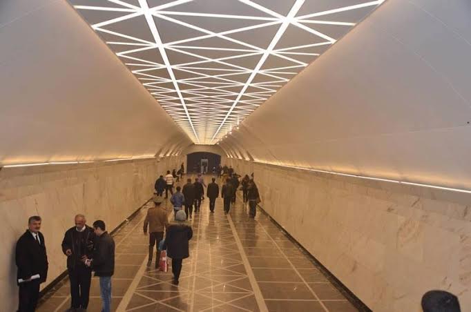 “28 May” metro stansiyası möhtəşəm görkəm alır – FOTO