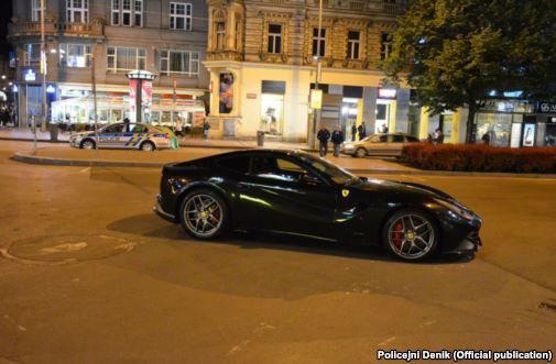Azərbaycanlı milyonçunun oğlu "Ferrari"də tutuldu - FOTO