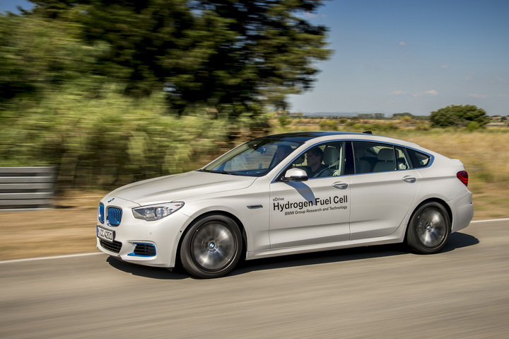 BMW представила водородные прототипы - ФОТО