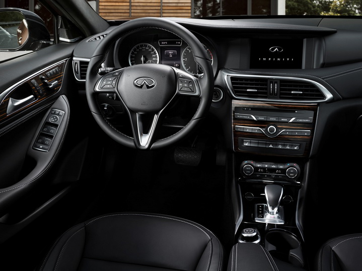Infiniti Q30 получит оригинальный интерьер - ФОТО