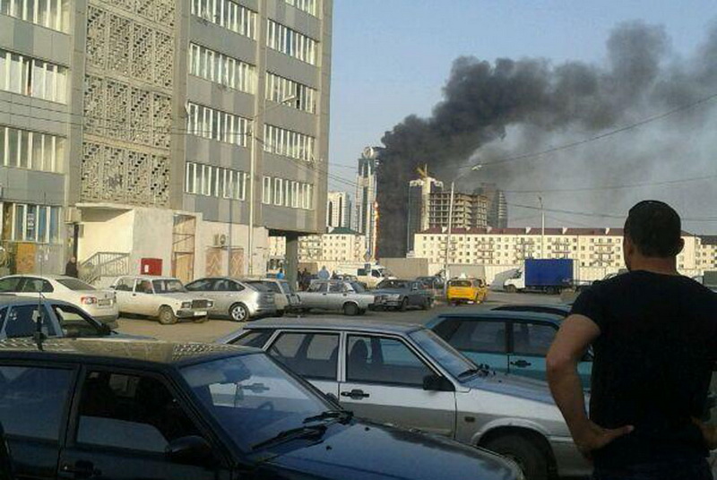 Пожар в небоскребе в Грозном локализован - ОБНОВЛЕНО - ФОТО