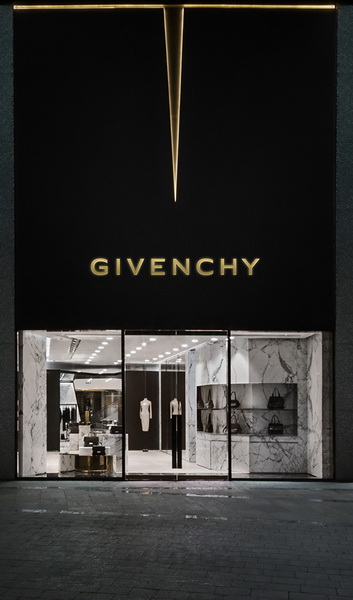 Бутик Givenchy открылся в Port Baku Mall - ФОТО