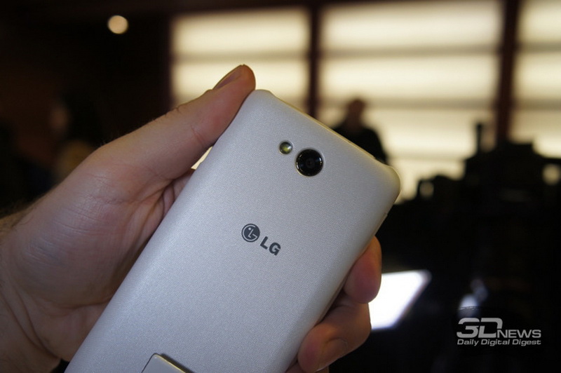 LG представила новые смартфоны и мощный фаблет - ФОТО