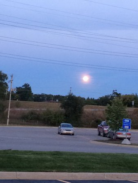 Земляне увидели самое яркое и красивое суперлуние 2014 года - ОБНОВЛЕНО - ФОТО