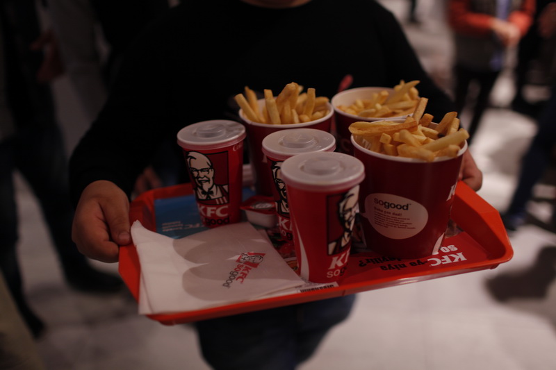В Баку открылся самый большой в мире ресторан KFC - ФОТО