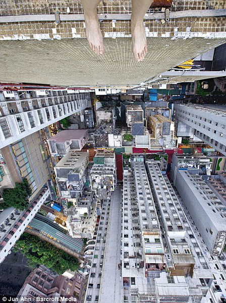 Головокружительные фотографии девушки с небоскребов - ФОТО