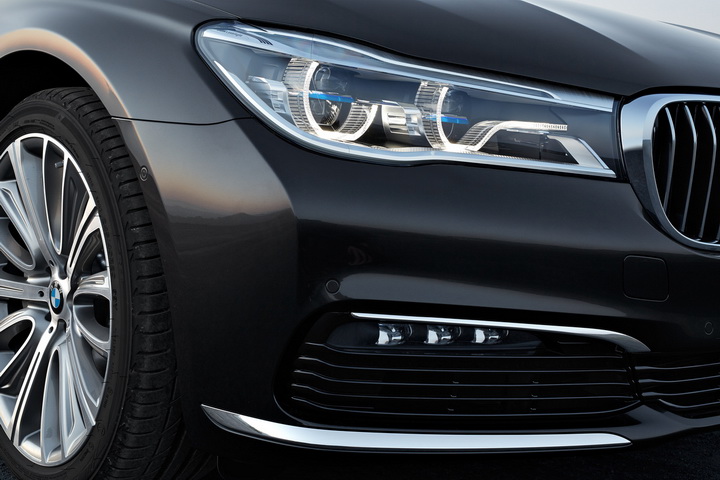 Новый BMW 7-Series представлен официально: все подробности о новинке - ФОТО
