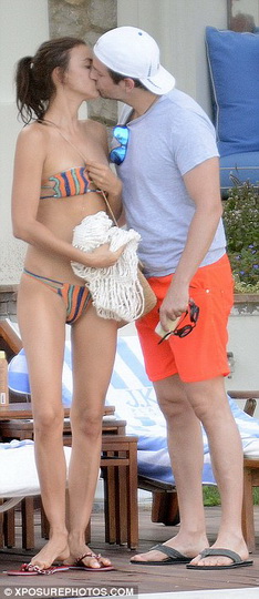 Папарацци поймали страстно целующихся Ирину Шейк и Брэдли Купера - ФОТО