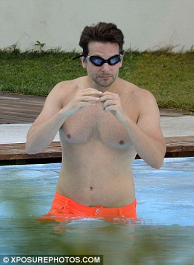 Папарацци поймали страстно целующихся Ирину Шейк и Брэдли Купера - ФОТО