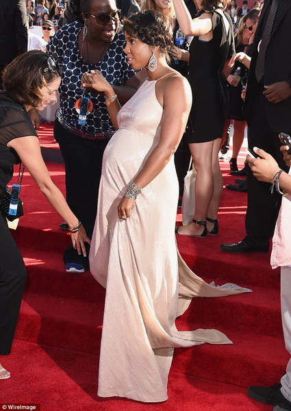 ДжейЛо, Бейонсе и все звезды на красной дорожке MTV - ФОТО