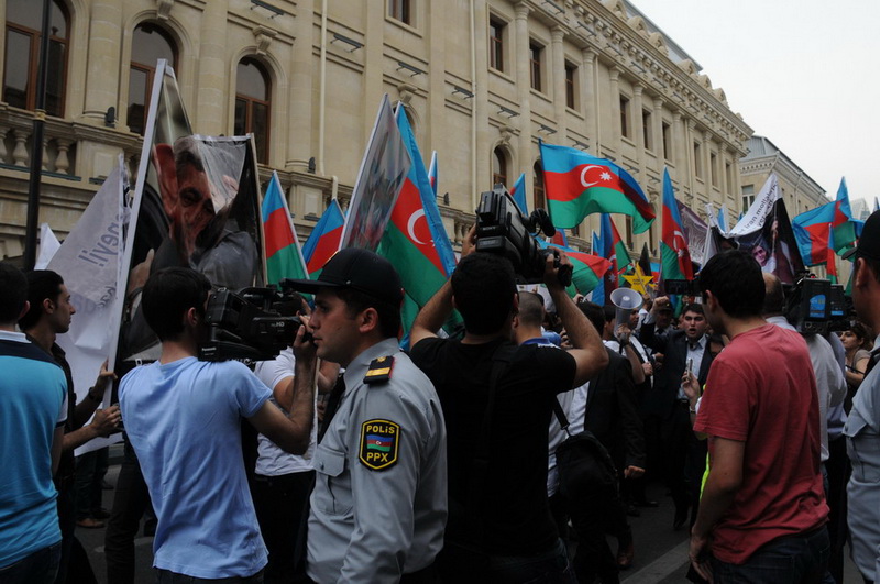 Перед посольством Ирана в Баку прошла акция протеста - ОБНОВЛЕНО - ФОТО