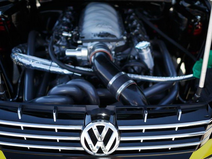 Ведущий Top Gear построил себе 900-сильный VW Passat для дрифта - ФОТО