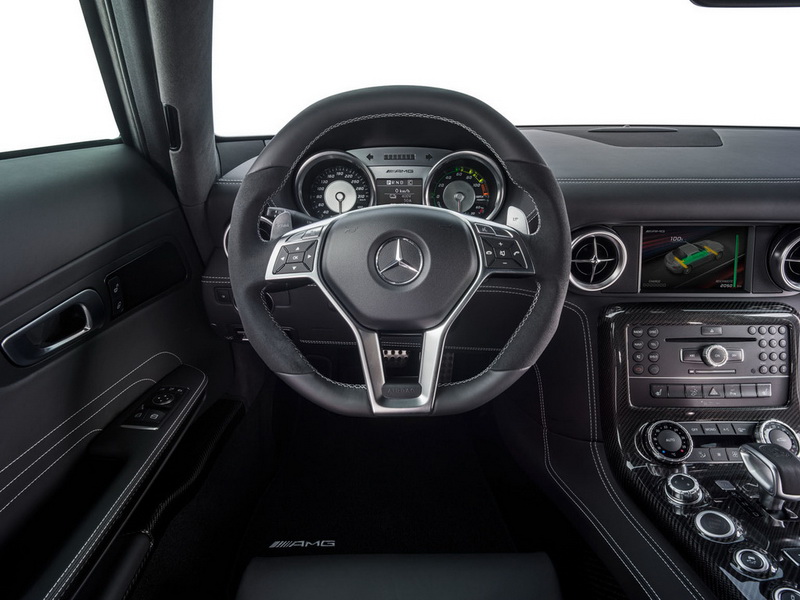 Самый быстрый электрокар в мире дебютировал на стенде Mercedes - ФОТОСЕССИЯ