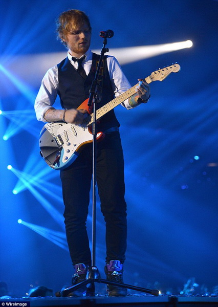 MTV вручил премии лучшим музыкантам - ФОТО