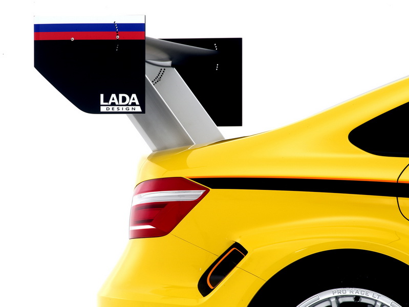 Гоночная Lada Vesta WTCC выйдет на трек в 2015 году - ФОТО