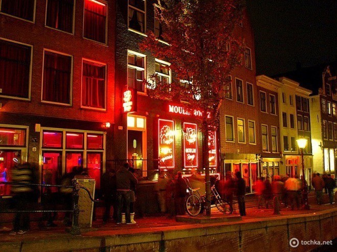 Порно ұлы жұлқынып, анасы оны көрді