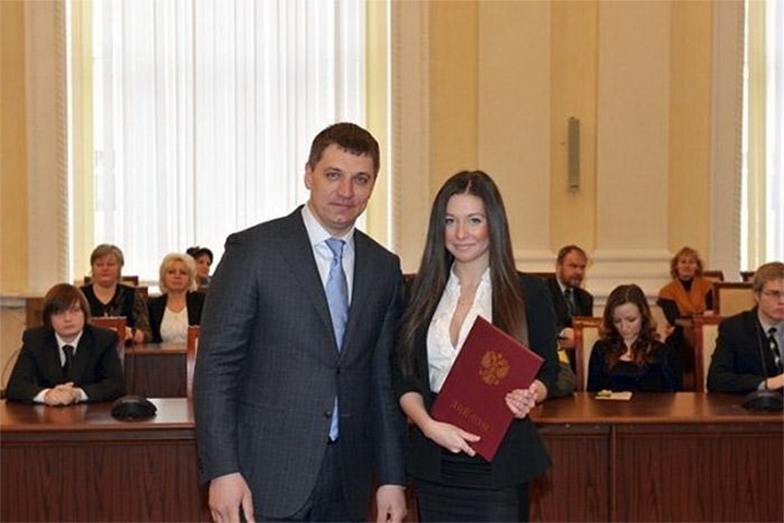 Отличница из МГИМО стала порнозвездой - ФОТО