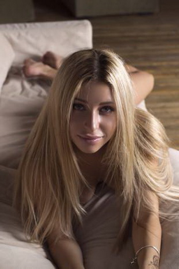 Отличница из МГИМО стала порнозвездой - ФОТО