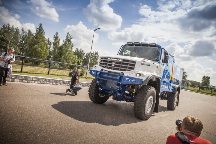 "КАМАЗ" выпустил свой первый гоночный грузовик с капотом - ФОТО