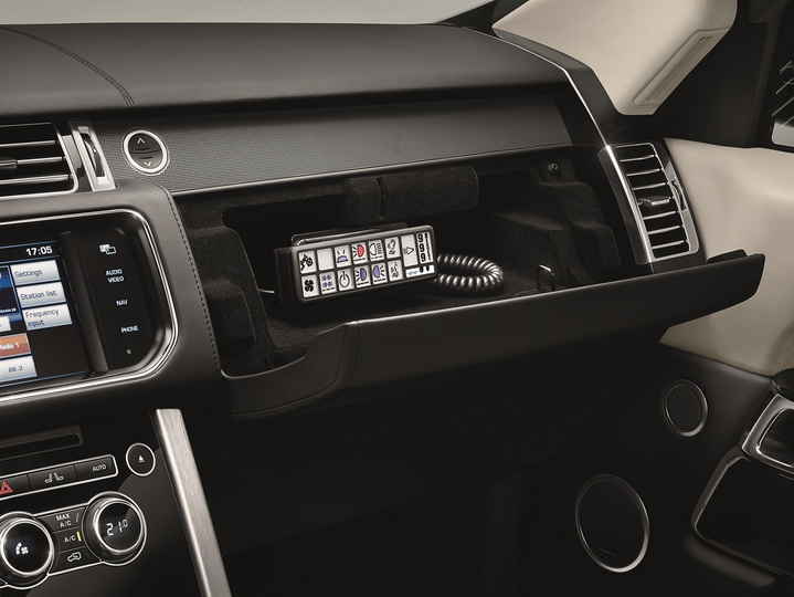 Новому Range Rover не страшны 15 кг динамита - ФОТО