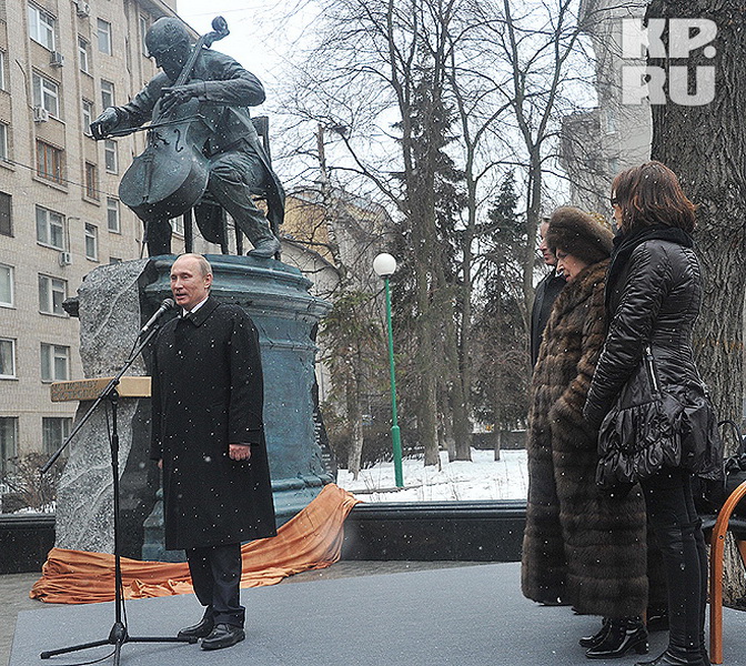 В центре Москвы открыли памятник Мстиславу Ростроповичу - ОБНОВЛЕНО - ФОТО