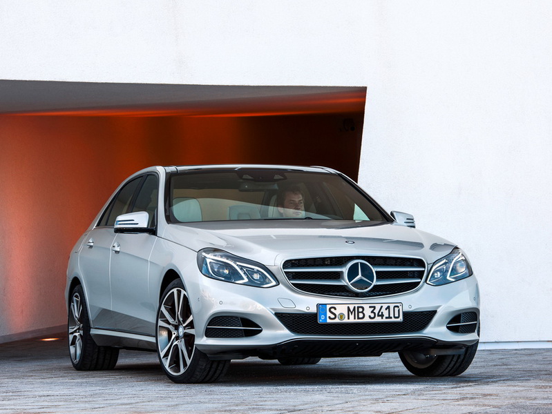 Обновленный Mercedes E-class появится в продаже весной 2013 года - ФОТО