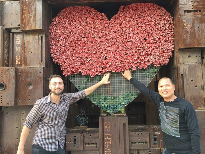 Невероятная история о том, как украденный iPhone изменил их жизнь - ФОТО