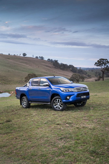 Toyota представила новое поколение "неубиваемого" пикапа - ФОТО