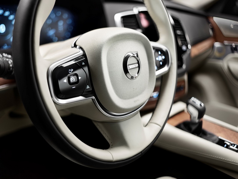 Volvo рассекретила интерьер своей совершенно новой модели - ФОТО