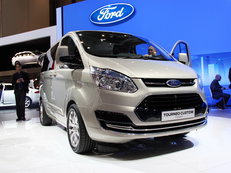 Ford покажет новый семейный фургон - ФОТОСЕССИЯ