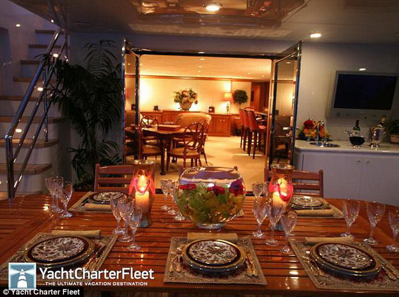 Яхта Ди Каприо из "Волк с Уолл-Стрит" выставлена на аренду - ФОТО