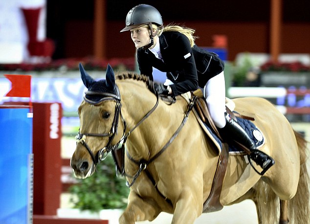 Жена миллиардера судится с мужем за дорогие особняки - ФОТО