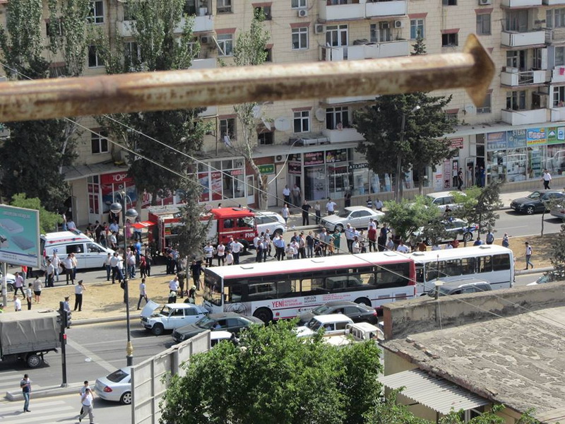 В Баку столкнулись автобусы: есть пострадавшие - ОБНОВЛЕНО - ФОТО