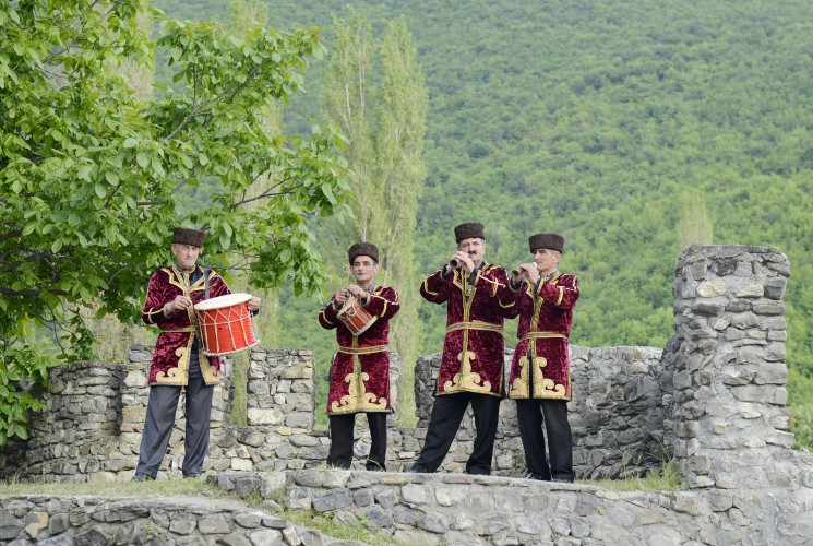 Грандиозный фестиваль огня - в древнем Шеки - ФОТО