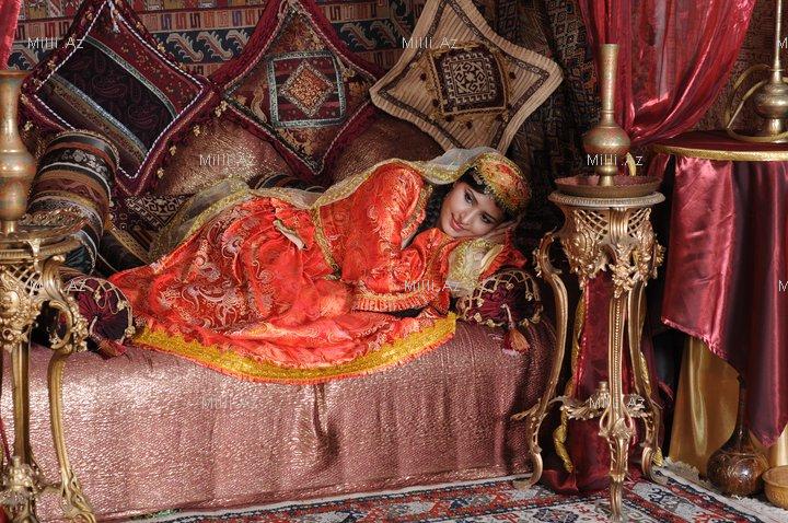 Азербайджанская актриса стала свекровью и призраком - ФОТО