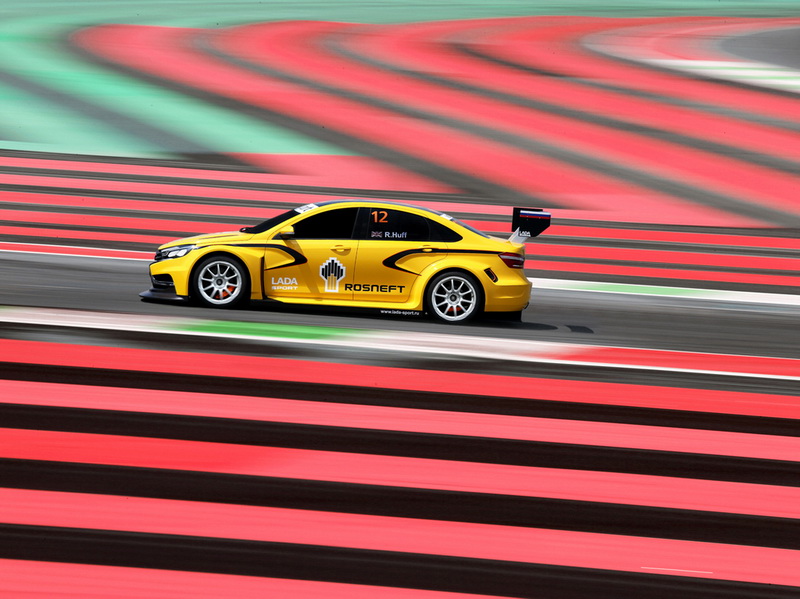 Гоночная Lada Vesta WTCC выйдет на трек в 2015 году - ФОТО
