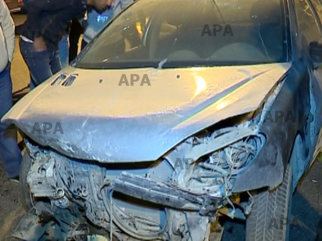 Bakıda "Mercedes" "Peugeot" markalı avtomobilə çırpılıb - FOTO