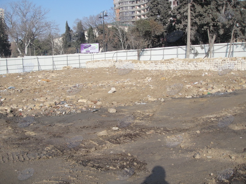 В центре Баку снесен жилой дом – ФОТО