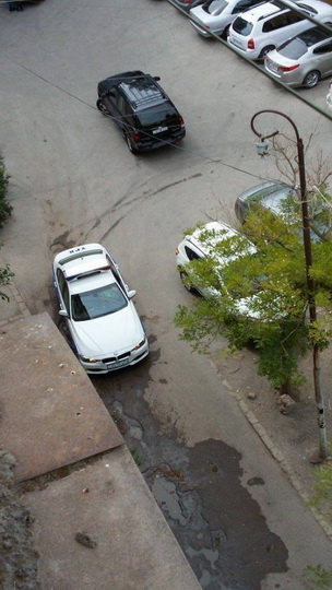Полиция теперь штрафует и за парковку во дворе? - ФОТО