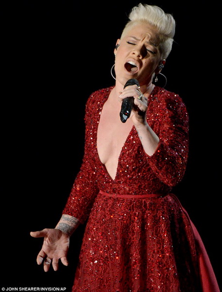 Лучшие образы с красной дорожки "Оскара" - ФОТО